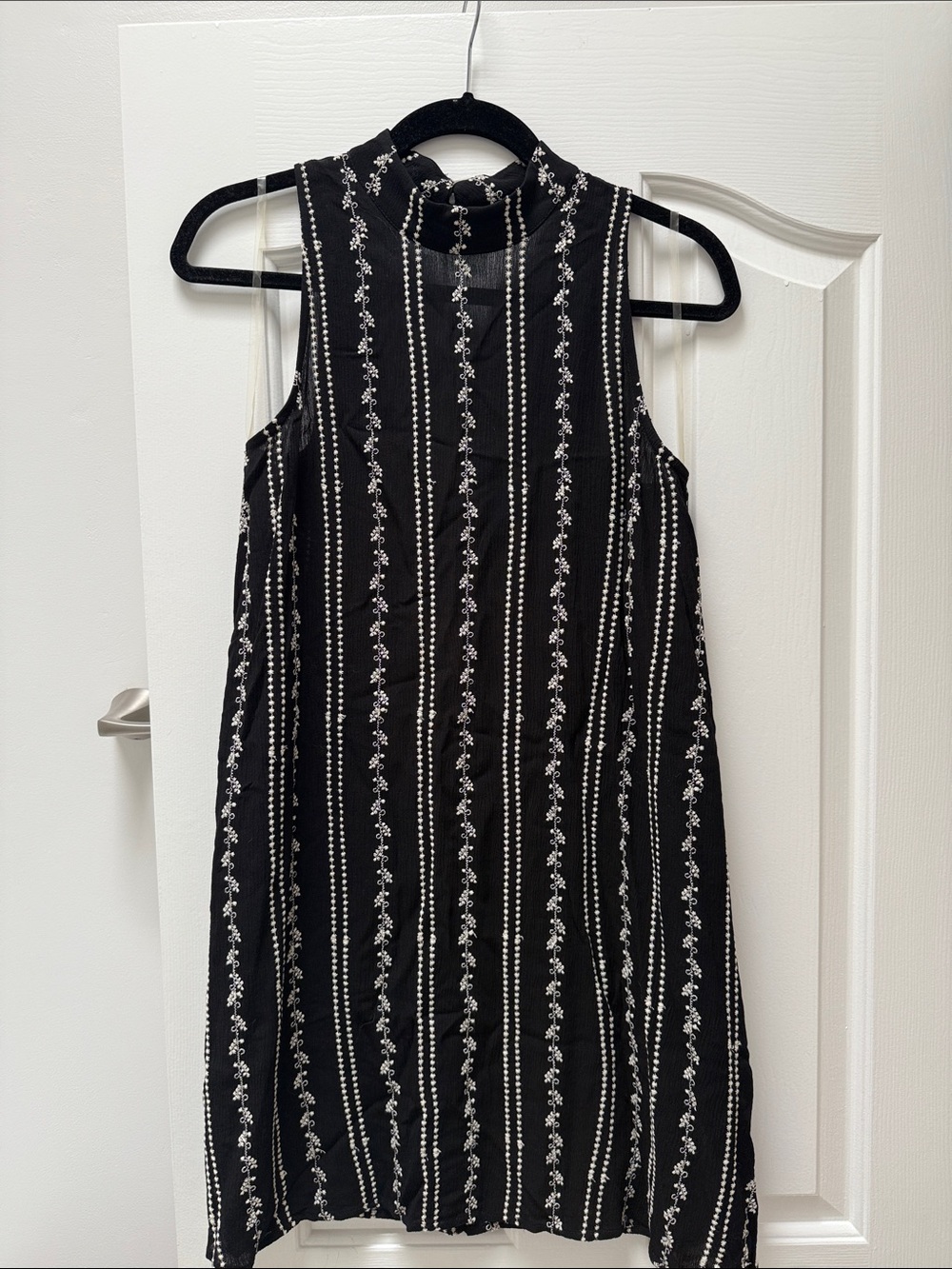 Way-in Black Sleeveless Mock-Neck Mini Dress with Vertical Embroidery, Medium